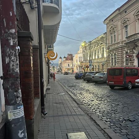 Апартаменти Біля Філармонії Cernăuți Exterior foto