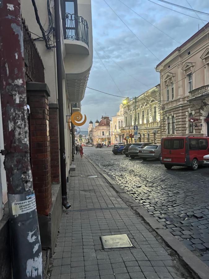 Апартаменти Біля Філармонії Cernăuți Exterior foto